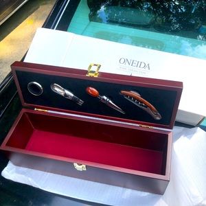 Oneida 4 piece wine basics set in wooden box